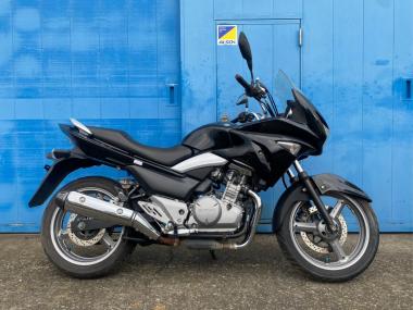 Suzuki GSR250 S