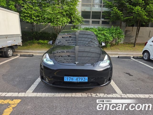 Tesla Model Y 2024