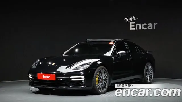 Porsche Panamera 2021
