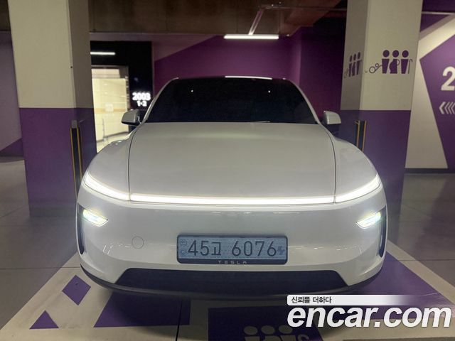 Tesla Model Y 2025