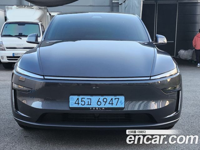 Tesla Model Y 2025