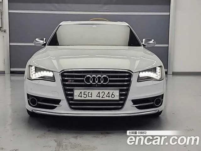Audi S8 2013