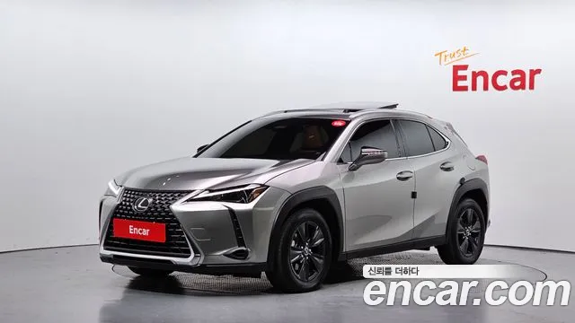 Lexus UX 2025