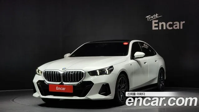BMW 5-Series 2024