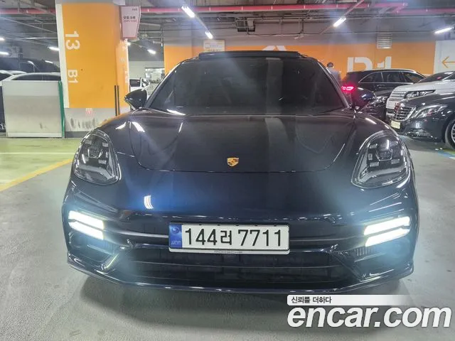 Porsche Panamera 2023