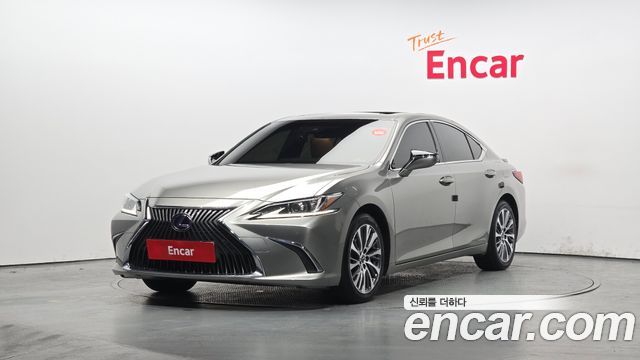 Lexus ES 2019