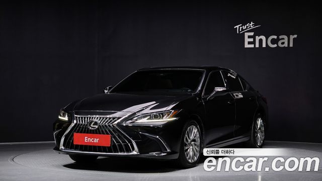 Lexus ES 2022