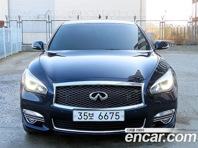 Infiniti Q70 2019