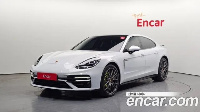Porsche Panamera 2023