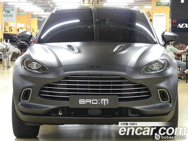 Aston Martin DBX 2020
