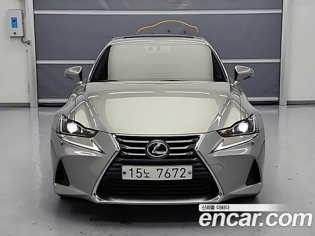 Lexus IS 2018