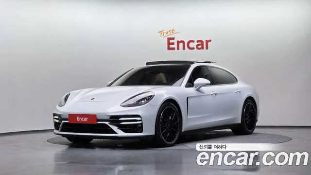 Porsche Panamera 2021