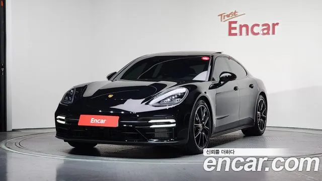 Porsche Panamera 2021