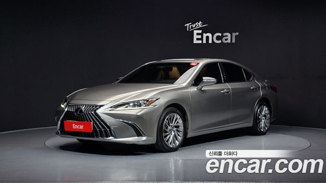 Lexus ES 2022