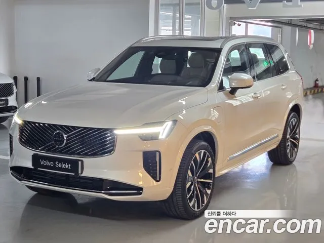 Volvo XC90 2025
