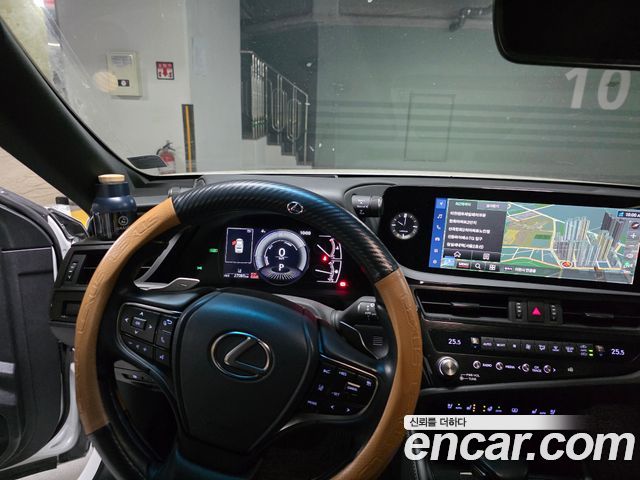 Lexus ES 2024