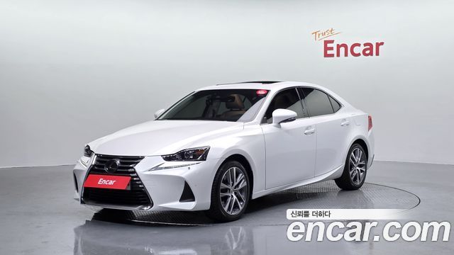 Lexus IS 2019