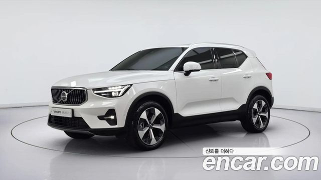 Volvo XC40 2025