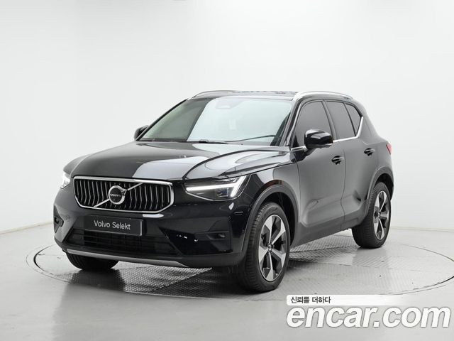 Volvo XC40 2025