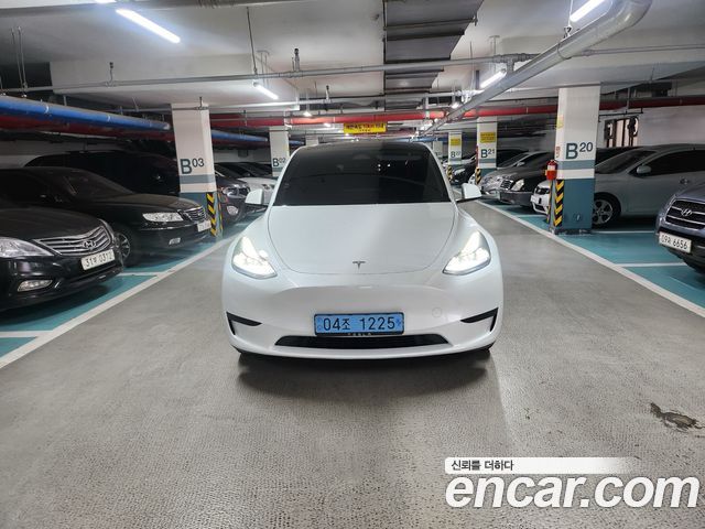 Tesla Model Y 2024