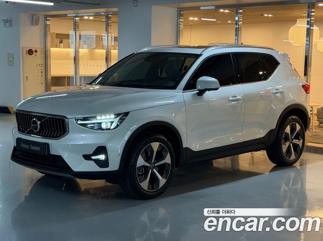Volvo XC40 2025
