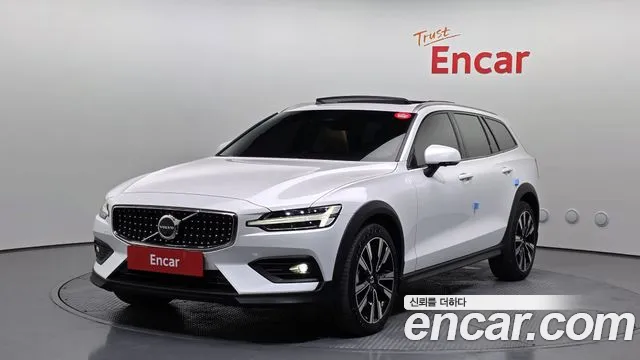 Volvo V60 2023