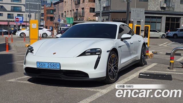 Porsche Taycan 2023