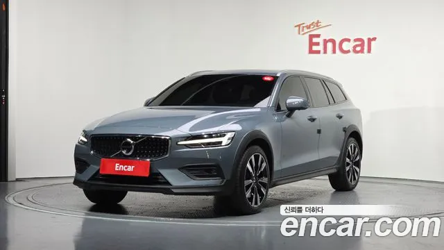 Volvo V60 2022