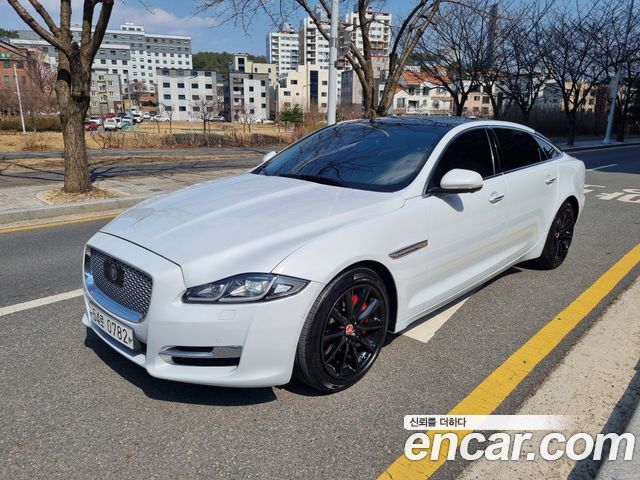 Jaguar XJ 2016