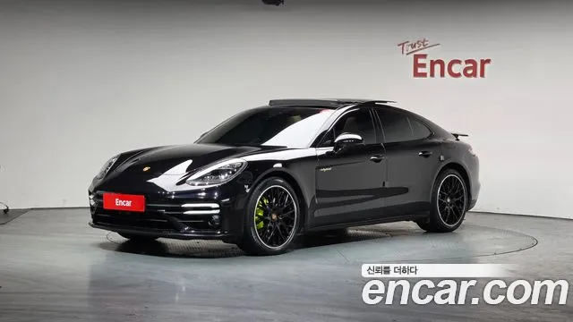 Porsche Panamera 2021