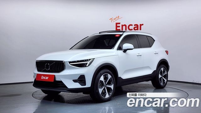 Volvo XC40 2025