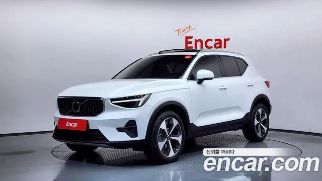 Volvo XC40 2025