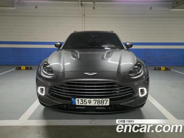 Aston Martin DBX 2021