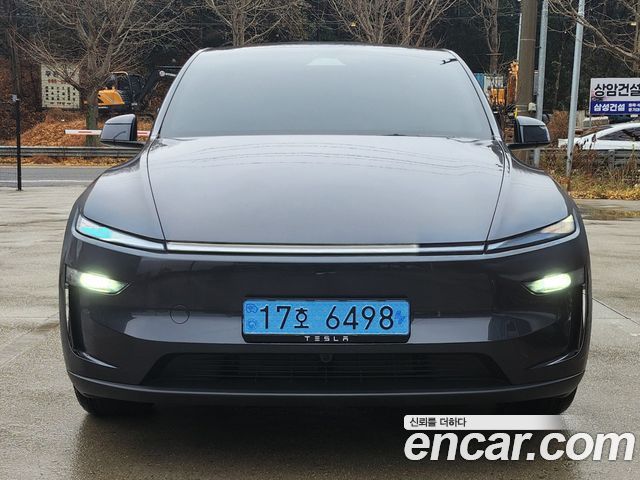 Tesla Model Y 2025
