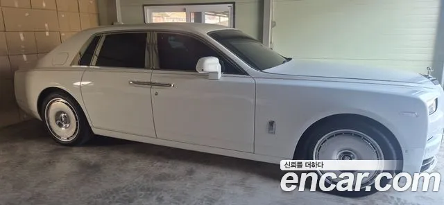Rolls-Royce Phantom 2025