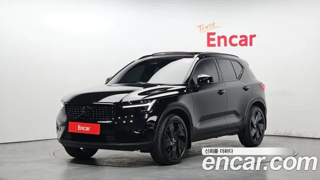 Volvo XC40 2025