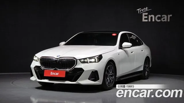 BMW 5-Series 2024