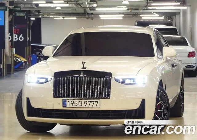 Rolls-Royce Ghost 2025