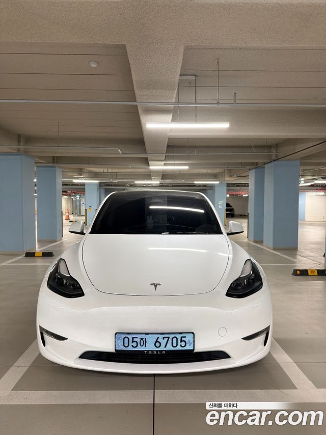 Tesla Model Y 2024