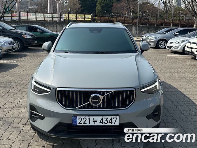 Volvo XC40 2025