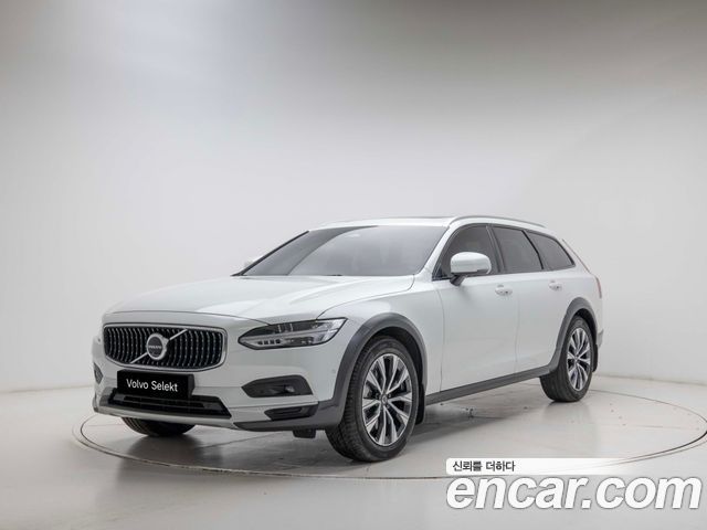 Volvo V90 2025