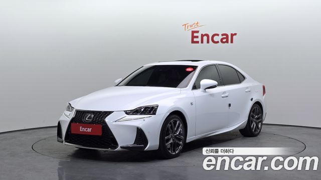 Lexus IS 2019
