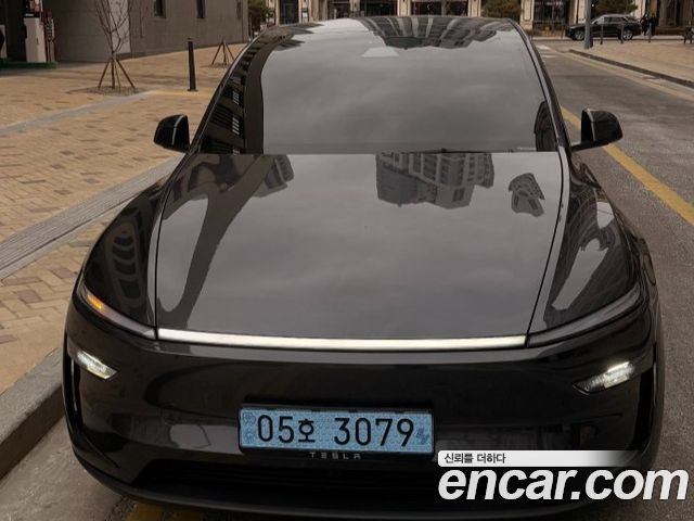 Tesla Model Y 2025