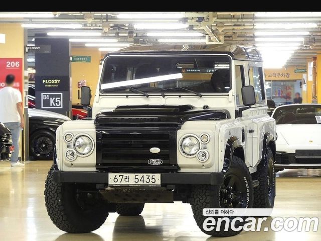 Land Rover Defender 2010