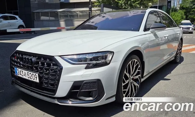 Audi S8 2023