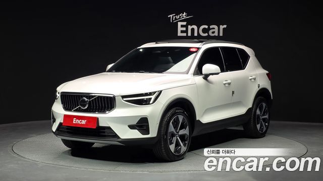 Volvo XC40 2025