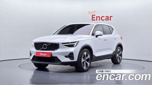 Volvo XC40 2025