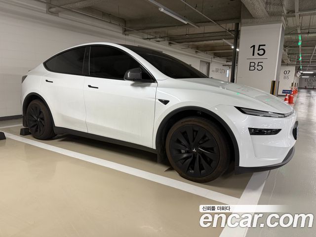 Tesla Model Y 2025