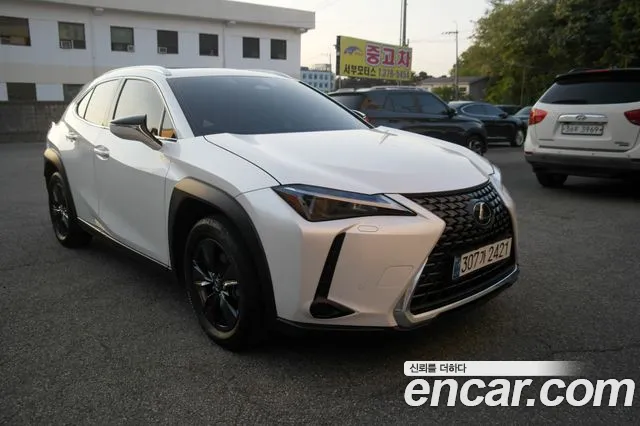 Lexus UX 2024