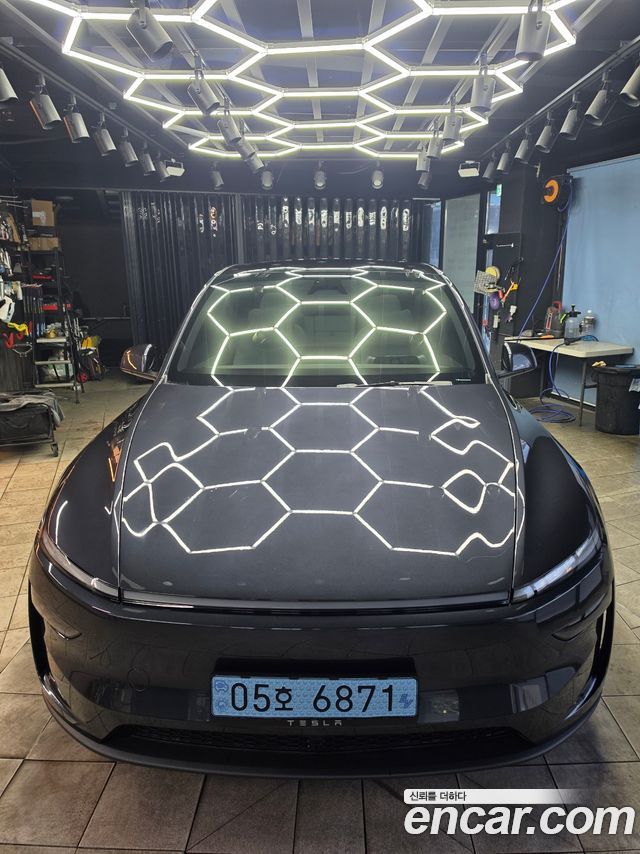 Tesla Model Y 2025